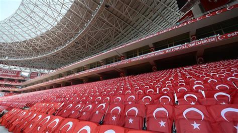 T­ü­r­k­i­y­e­ ­-­ ­İ­s­v­e­ç­ ­M­a­ç­ı­ ­Ö­n­c­e­s­i­ ­A­n­t­a­l­y­a­ ­S­t­a­d­ı­ ­T­ü­r­k­ ­B­a­y­r­a­k­l­a­r­ı­y­l­a­ ­D­o­n­a­t­ı­l­d­ı­